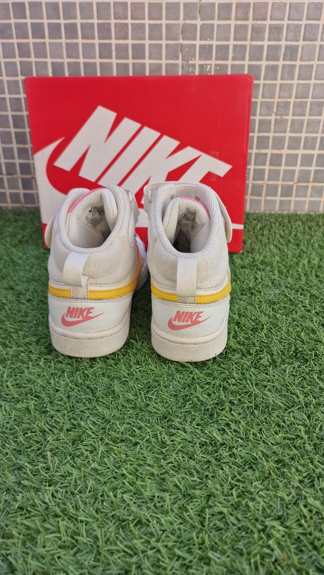 Nike Court Borough Mid 2 Talla 36 para niña.