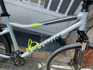 Bicicleta Trekking Riverside 900
