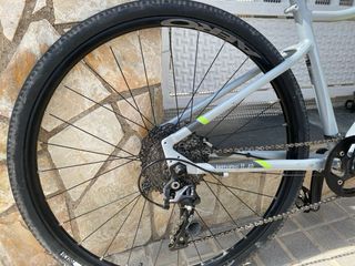 Bicicleta Trekking Riverside 900