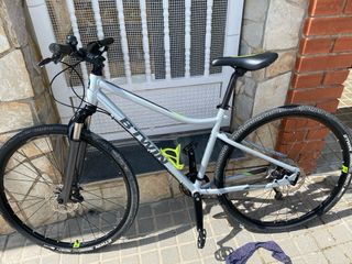 Bicicleta Trekking Riverside 900