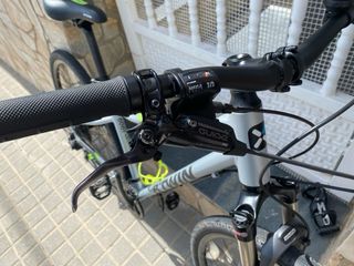 Bicicleta Trekking Riverside 900