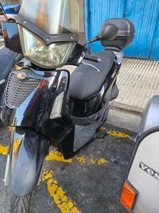 Moto Kymco Negra