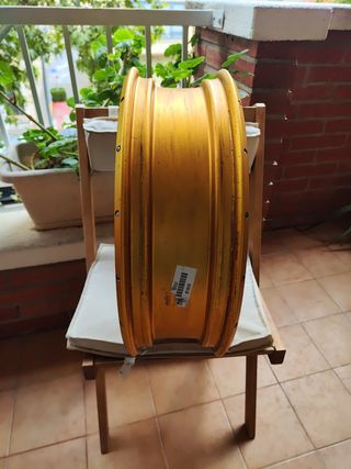Llanta trasera BMW GS dorada sin neumático