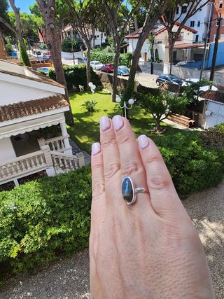 Anillo de acero adaptable con Piedra Labradorita.
