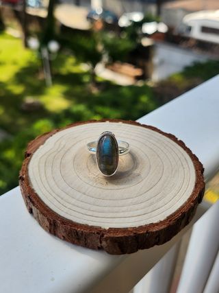 Anillo de acero adaptable con Piedra Labradorita.
