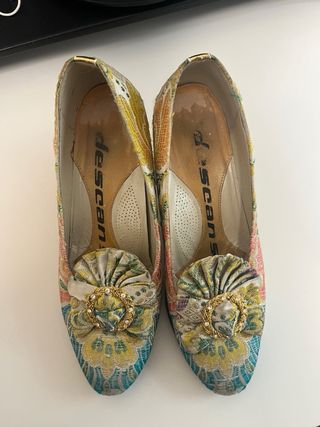 Traje de Fallera con bordado dorado