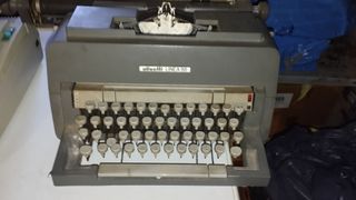 Máquina de escribir Olivetti Linea 98