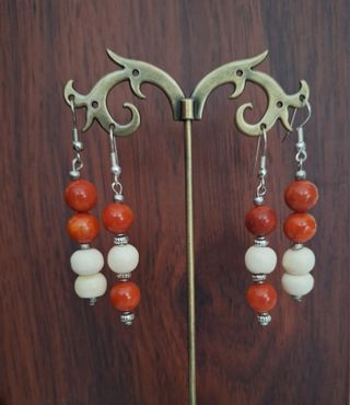 Pendientes de coral naranja y blanco