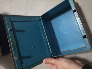 Caja de caudales antigua de metal