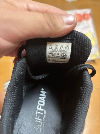 Zapatillas Puma Negras y Doradas