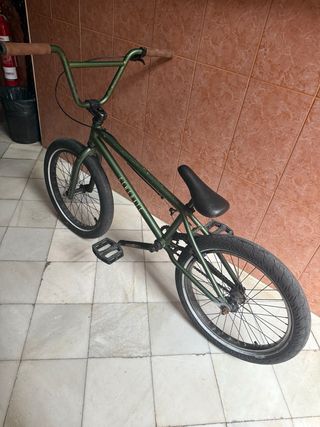 Bicicleta BMX Generate Full Extras
