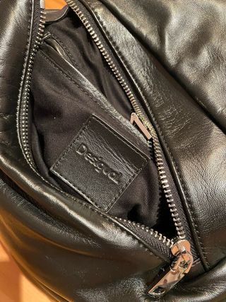 Mochila de Piel negra marca Desigual
