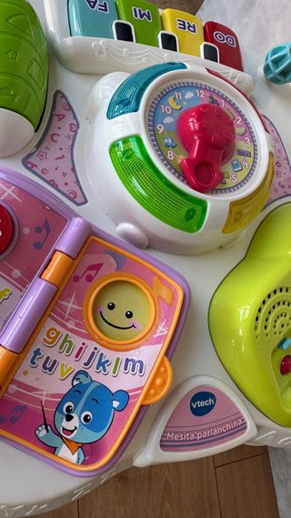 Mesa de actividades parlanchina VTech