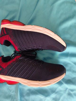 Zapatillas deportivas azules y rojas NUEVAS 