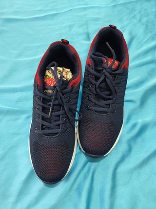 Zapatillas deportivas azules y rojas NUEVAS 