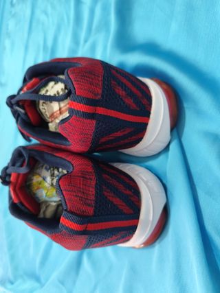 Zapatillas deportivas azules y rojas NUEVAS 