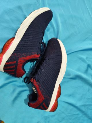 Zapatillas deportivas azules y rojas NUEVAS 
