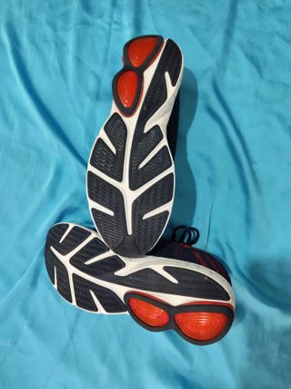 Zapatillas deportivas azules y rojas NUEVAS 