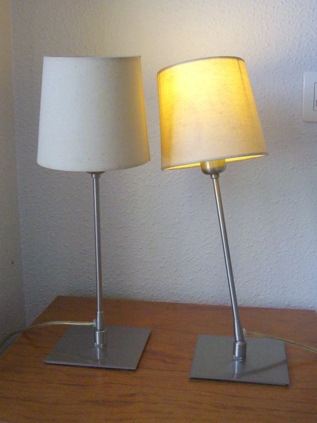 Lámparas de mesa de noche plateadas