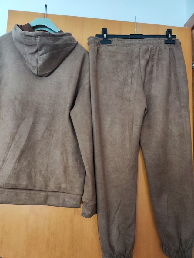 Tuta sportiva marrone