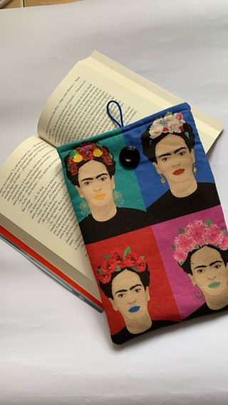 Funda Libro Frida Kahlo Hecha a Mano