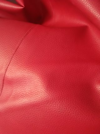 Puff pera rojo piel sintética