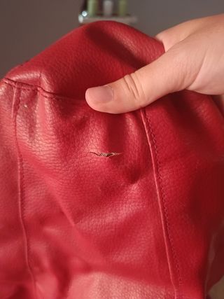 Puff pera rojo piel sintética