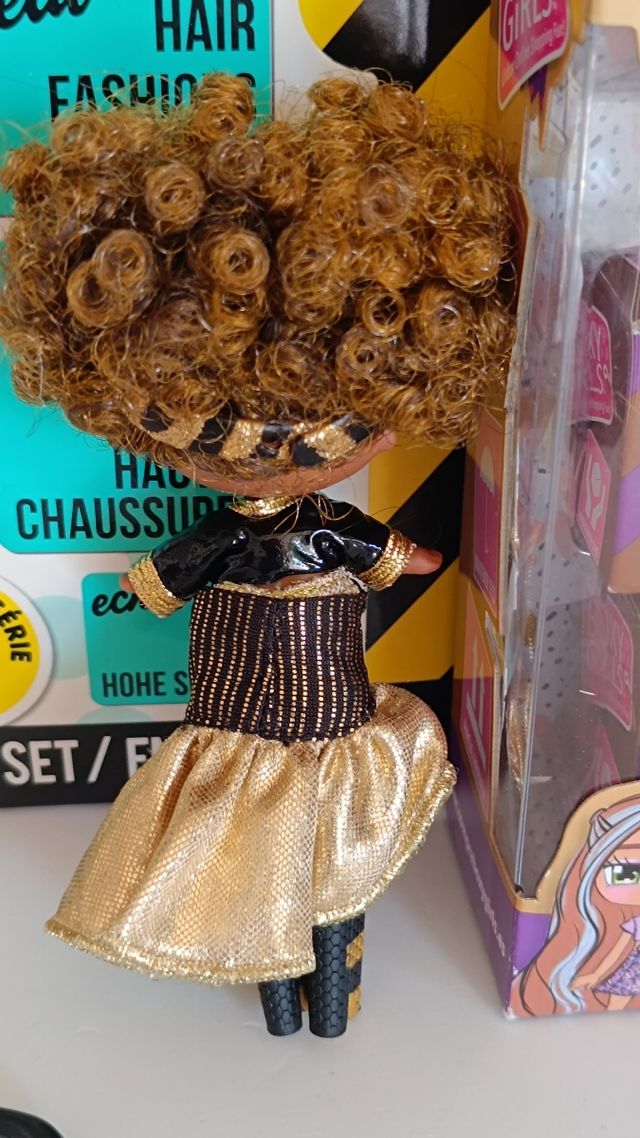 Muñeca LOL Surprise Queen Bee JK