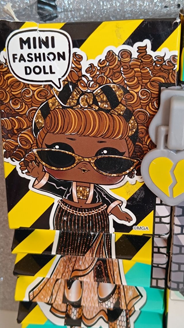 Muñeca LOL Surprise Queen Bee JK