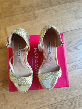 Sandalias cuña Mariamare doradas