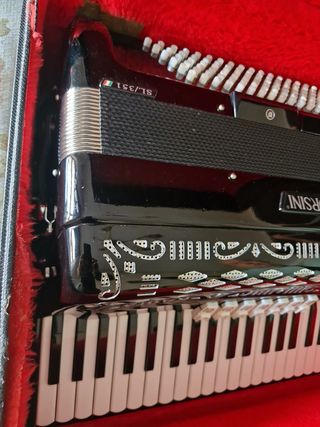 Acordeón Borsini SL 351 120 bajos como nuevo