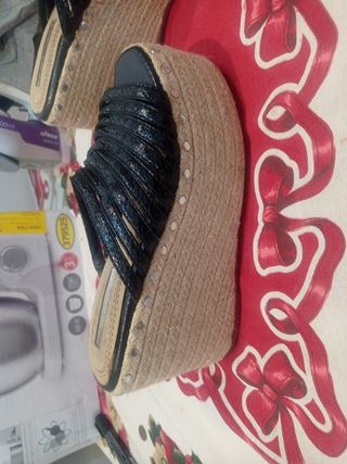 Zapatos de cuña negros para mujer