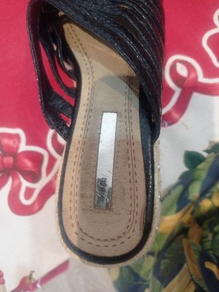 Zapatos de cuña negros para mujer