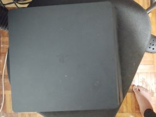 PS4 Slim Negra - Sin Mandos