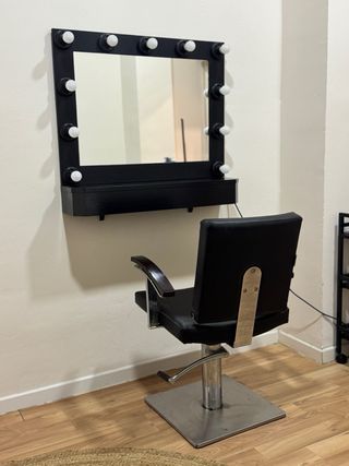 Tocador de maquillaje con luces y silla peluqueria