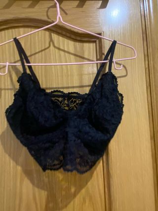 Top encaje negro