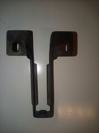 Soporte parachoques trasero Suzuki Samurai.