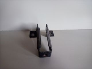Soporte parachoques trasero Suzuki Samurai.