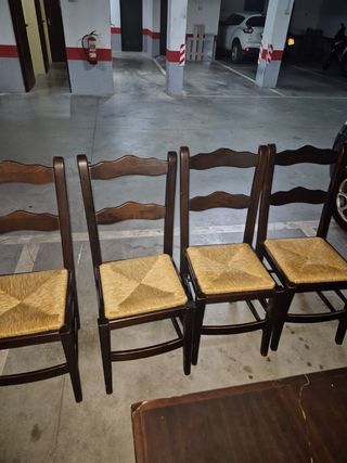 Mesa de cocina con 4 sillas