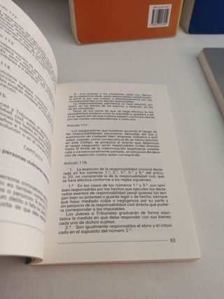 Lote 4 libros de Derecho