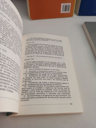 Lote 4 libros de Derecho