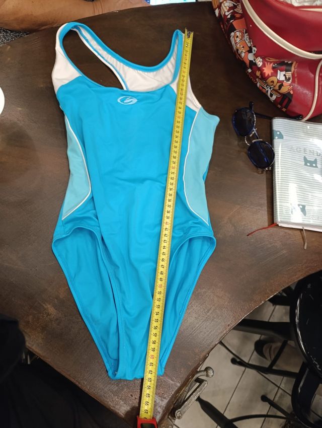 Bañador azul y blanco natación