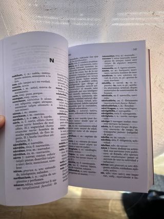 Diccionario Esencial Latino. Latino-Español/ Es...