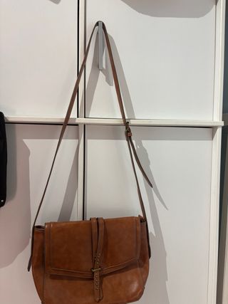 Bolso de hombro de cuero marrón