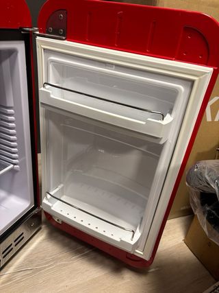Nevera mini Smeg roja