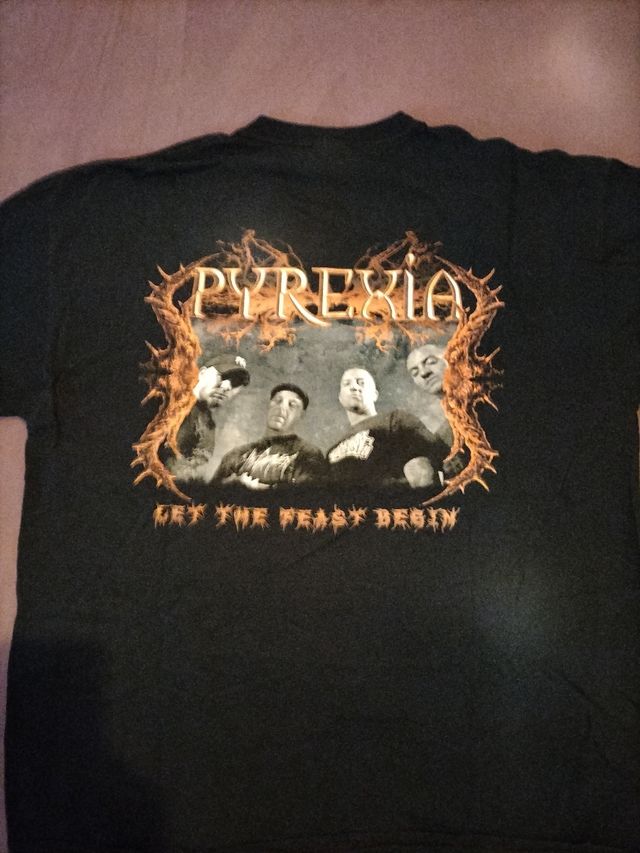Camiseta merch oficial Pyrexia