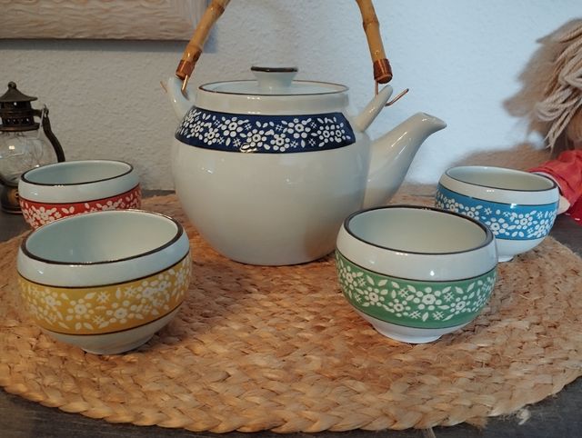 Juego de té de cerámica con asa de bambú