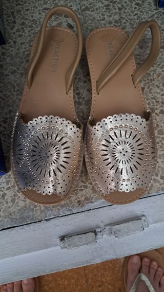 Sandalias Kenneth Cole Reaction Doradas