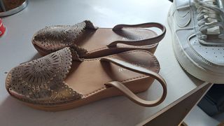 Sandalias Kenneth Cole Reaction Doradas