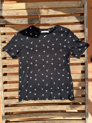 Camiseta Pull&Bear floral negra S